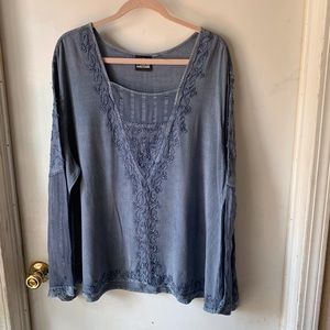 NOELLE. Denim blue top Sz XXL. 16-18.